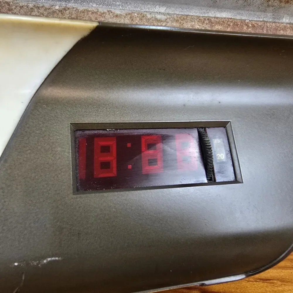Vtg Miller High Life Beer Advertising Clock Sign Lighted Clock light issue Video